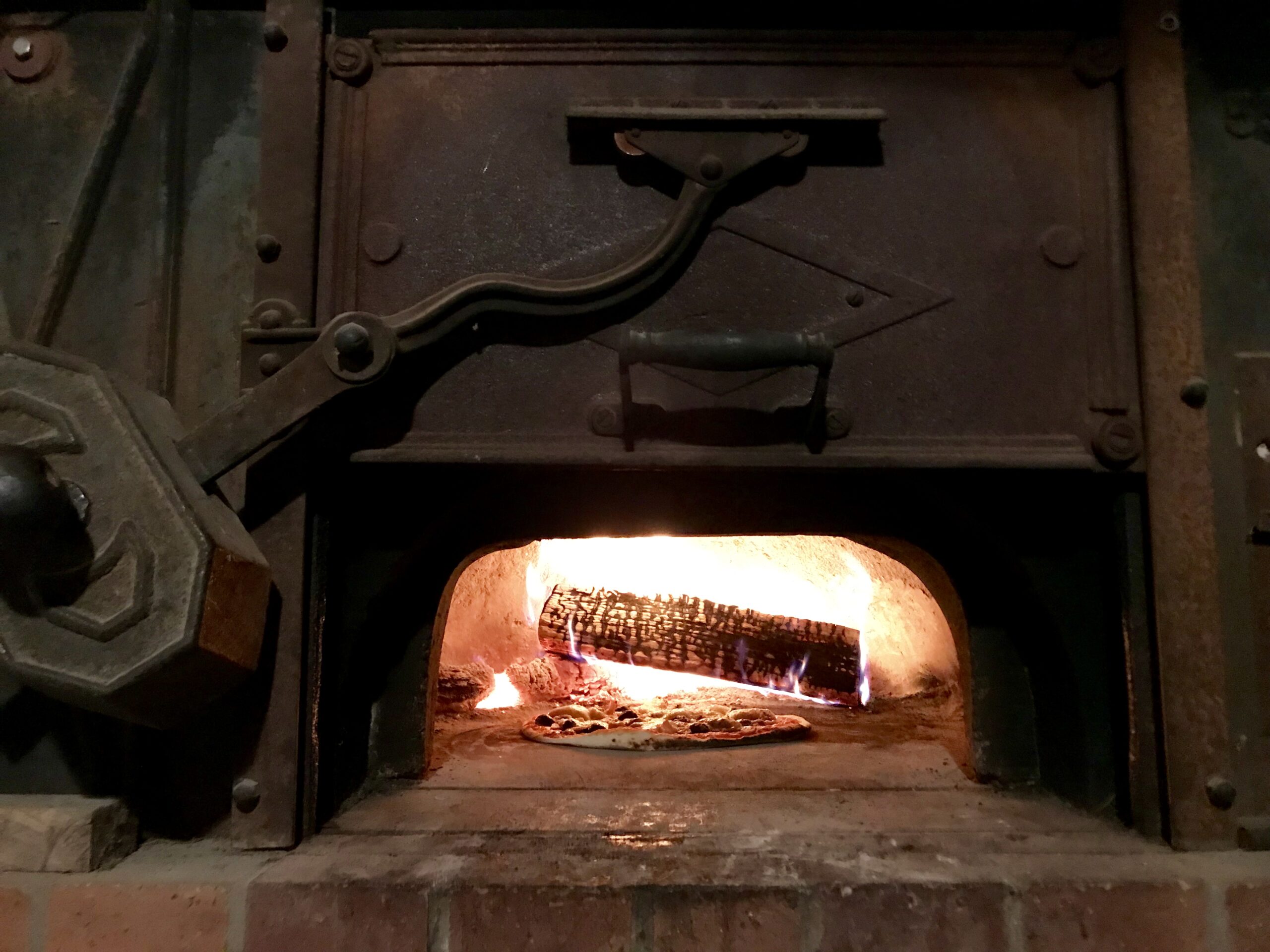 Pizza au feu de bois